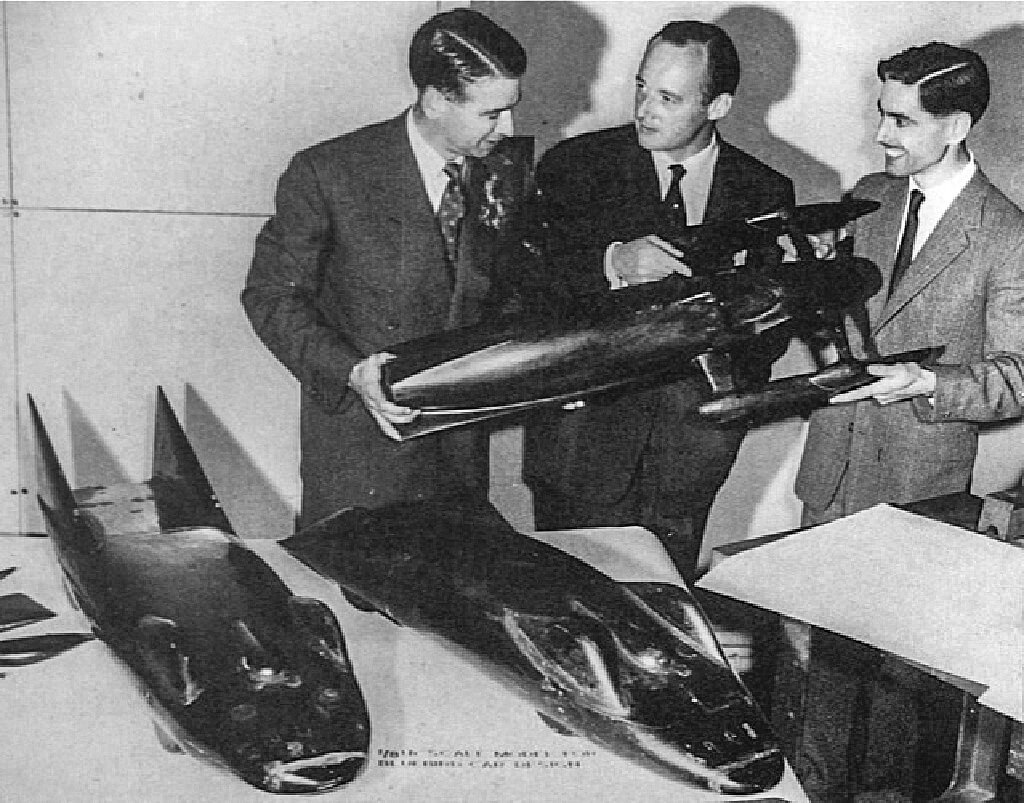Donald Campbell with the Norris brothers who designed his cars