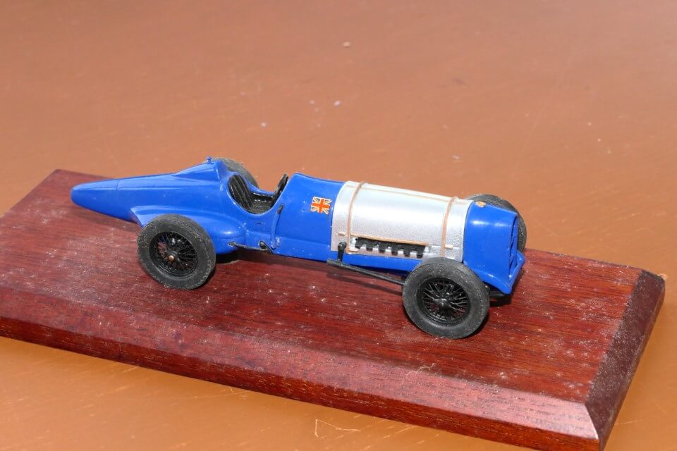 England. Milestone Miniatures ?? White Metal. Hand Built. 126m