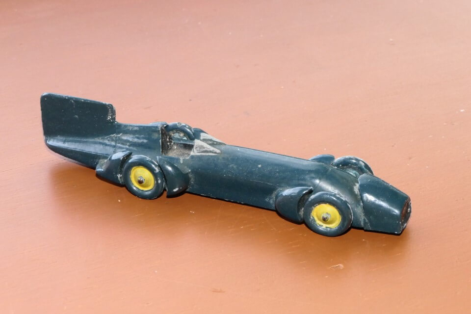 England. Johillco. Diecast lead Lead-wheels/tyres. Not as finely cast as the later 1935 BB byBritains but still a good basic model 178mm