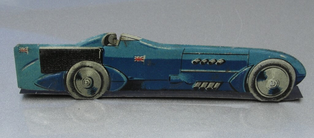 This tinplate given away by "Modern Boy" allthough only a "flat" is far more realistic than the Nelson Lee model.