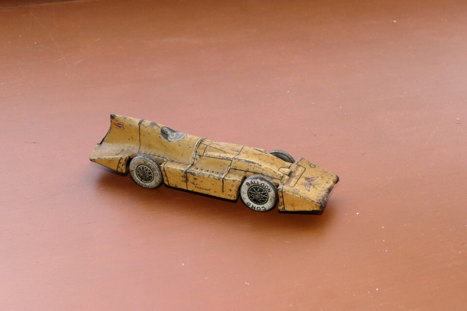 Japan Unknown Manufacturer. Tin clockwork. Marked “Foreign” these were issued in a variety of colours. 148mm