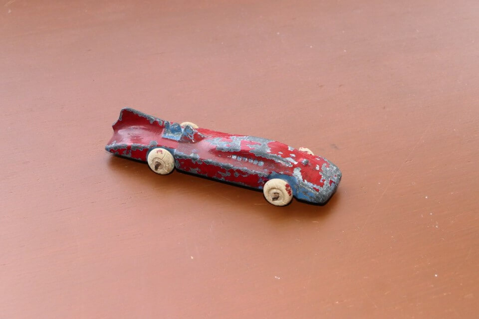 USA Unknown Manufacturer. Pre war Slush Mold Similar to the Barclay in fig.58 but with many subtle differences when examined closely. No maker’s mark Rubber-wheels/tyres. 110mm