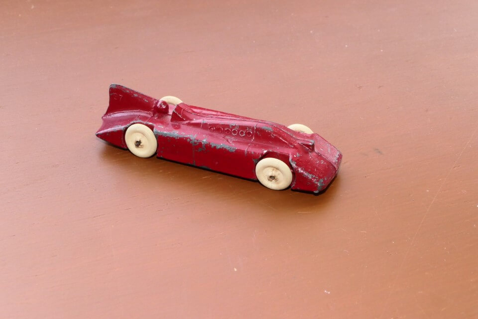 USA. Bestoy. Pre war. Slush Mold. “97” cast on tailfin. Plasticwheels/tyres are probably replacements. 113mm