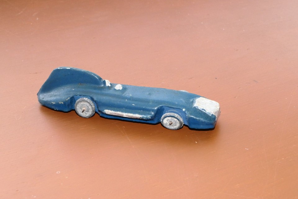 Probably England. Unknown Maker. Plaster composite. No Maker’s mark. Lead-wheels/tyres. 141mm
